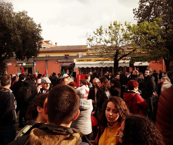 Casalotti risponde all’odio con una piazza piena di dignità